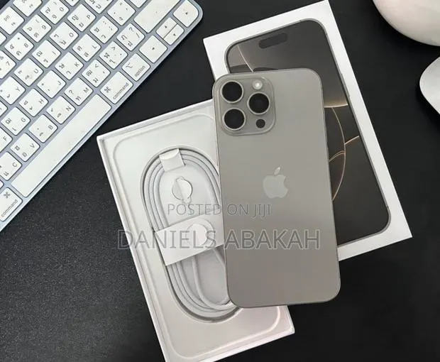 New Apple iPhone 16 Pro Max 512 GB Silver · Photo 1