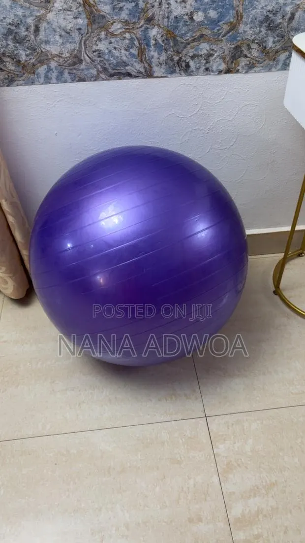 Durable PVC Pregnancy Support Ball · Photo 1