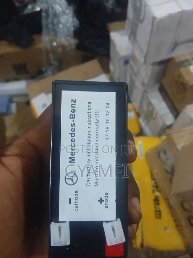 Auxiliary Battery Mercedes Benz · Photo 1