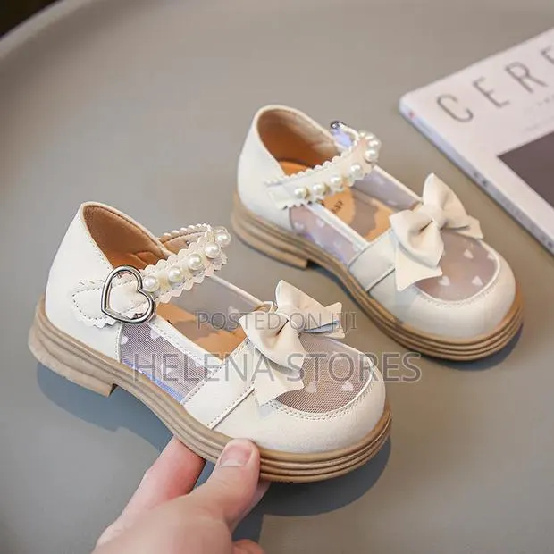 Kids Shoes · Photo 1
