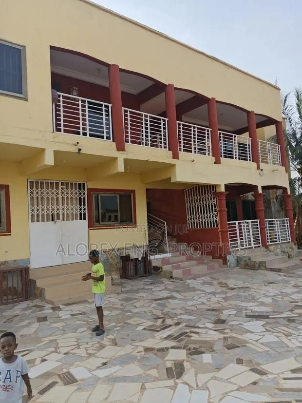 2bdrm Apartment in Amanfro, Frafraha for rent · Photo 1