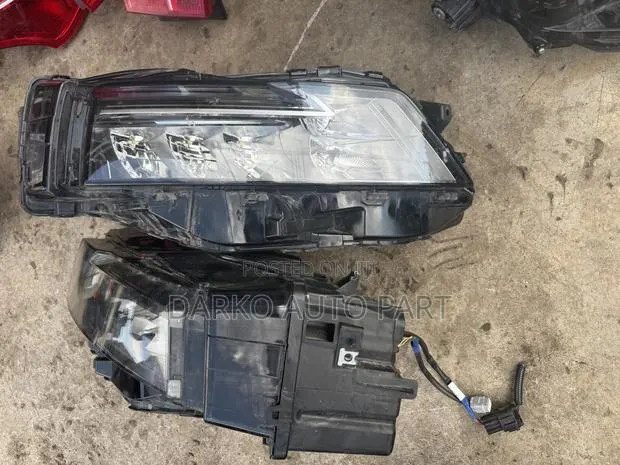 Nissan Rogue 2022-2024 Headlight Available · Photo 1