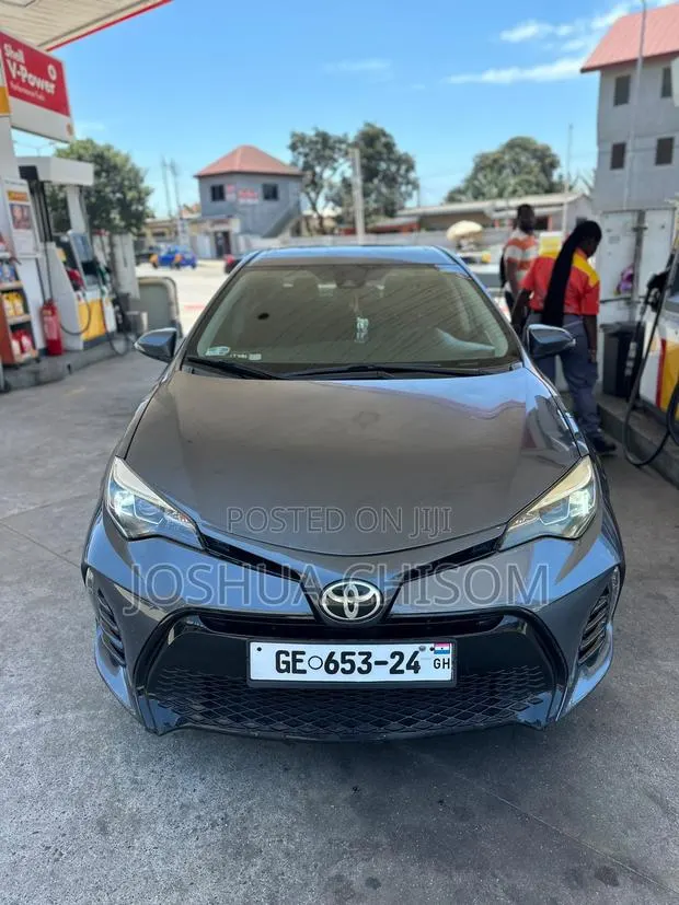 Toyota Corolla LE 4dr Sedan (1.8L 4cyl CVT) 2017 Gray · Photo 1