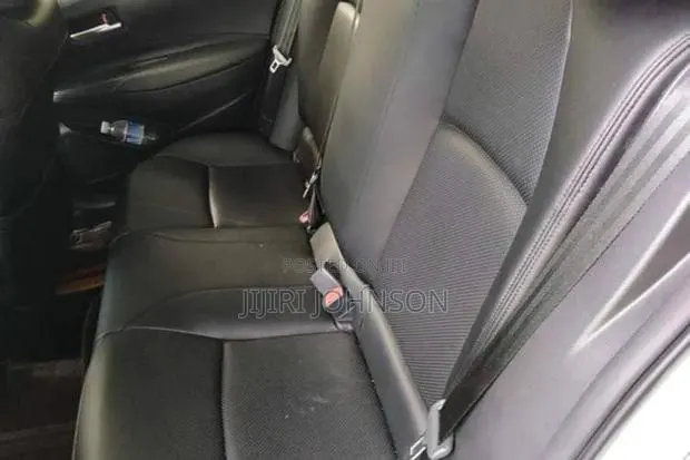 Toyota Corolla 2023 White · Photo 1