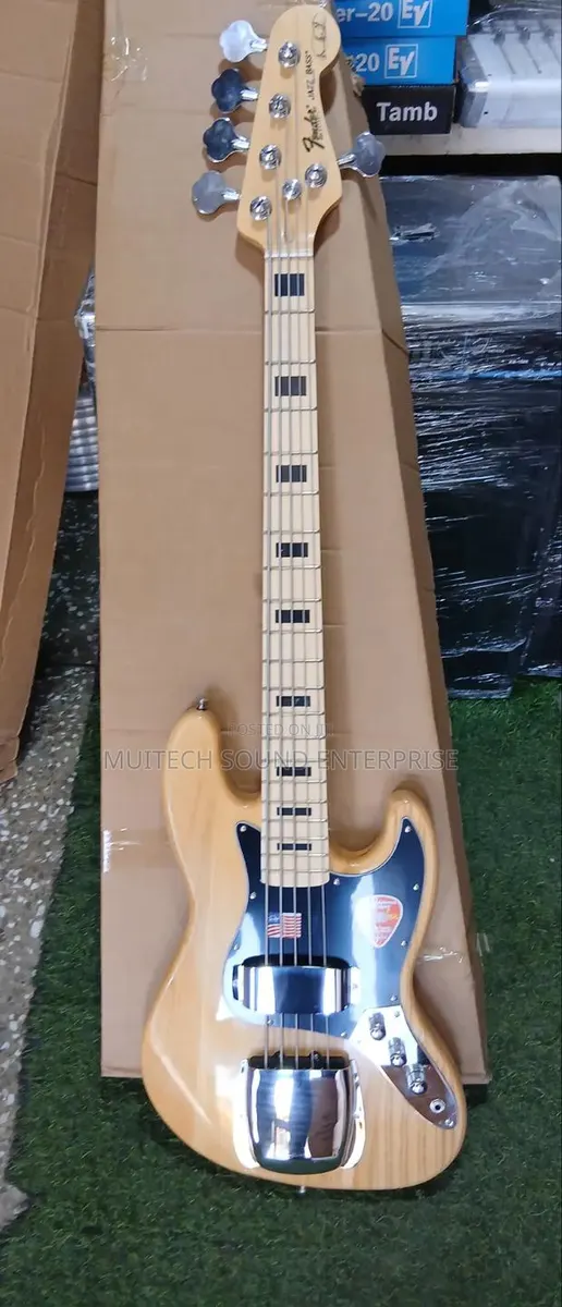 Fender Jazz Bass Guitar · Photo 5