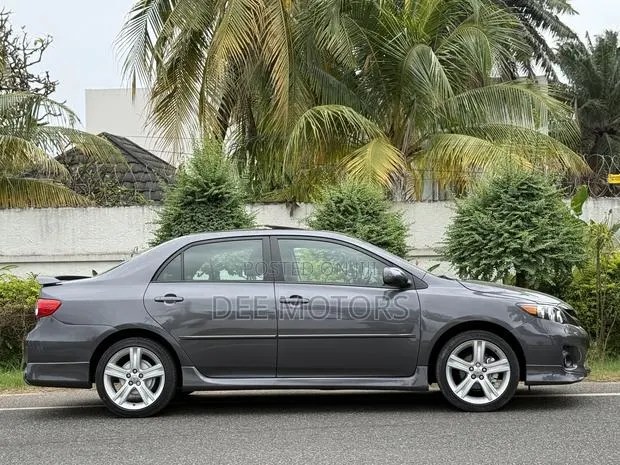 Toyota Corolla S 4dr Sedan (1.8L 4cyl 4A) 2013 Gray · Photo 1