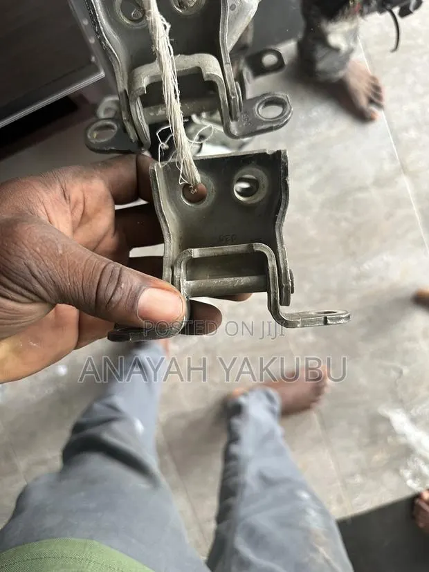 Honda Accord/Civic/CRV Door Hinges · Photo 1