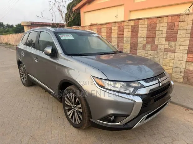 Mitsubishi Outlander 2020 Gray · Photo 1