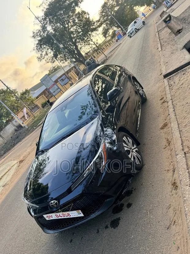 Toyota Corolla LE 2022 Black · Photo 1