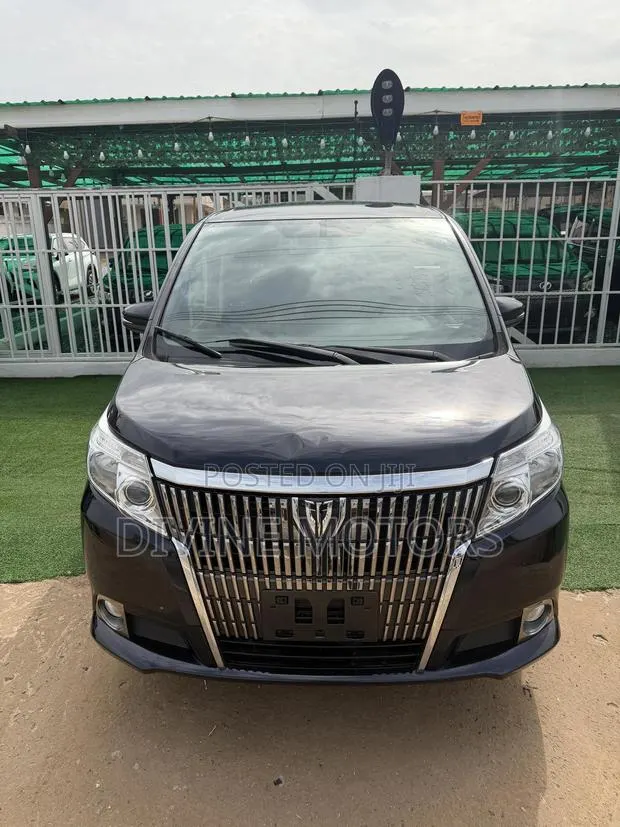 Toyota Esquire 2.0 FWD (8 seater) 2015 Black · Photo 1