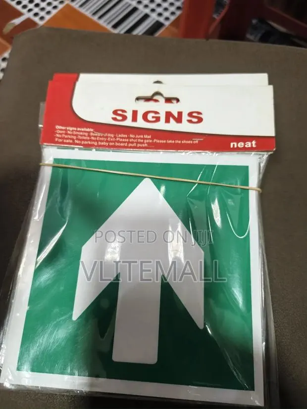 Directions Arrow Sign · Photo 2