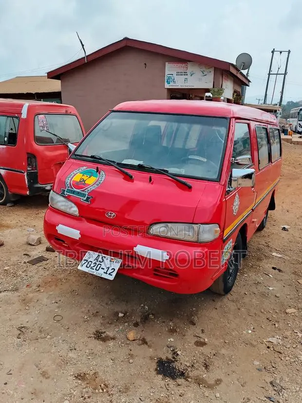 Hyundai H-100 2004 Red · Photo 1