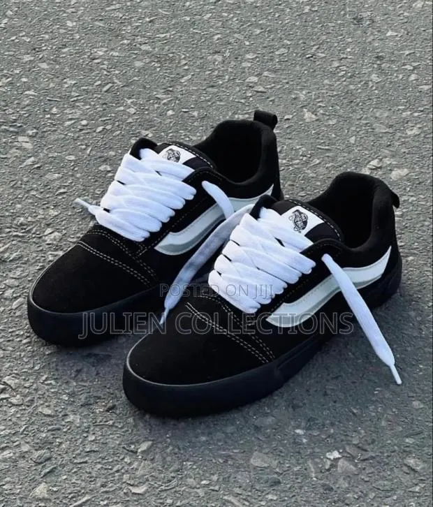 New Skuul Vans White and Black · Photo 1
