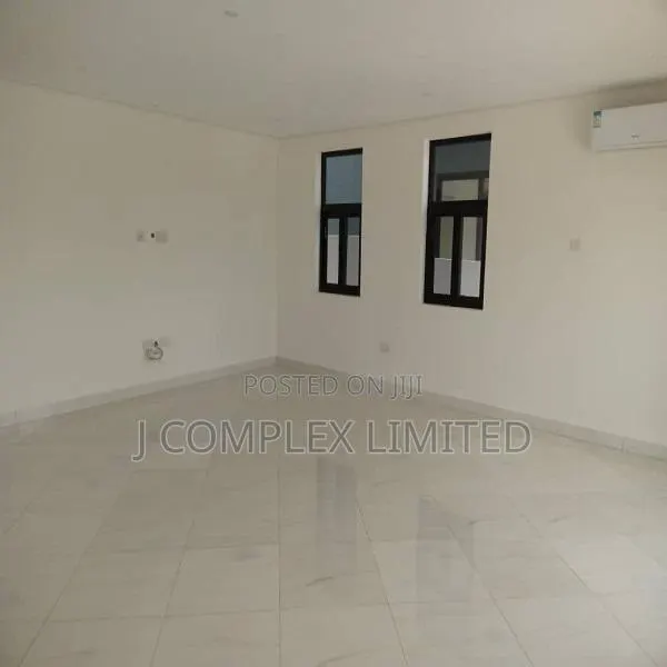 3bdrm Apartment in North Ridge for sale · Photo 1