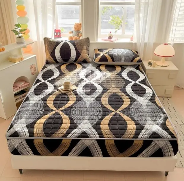 Luxury Cotton Bed Cover With Matching Pillowcases · Photo 1