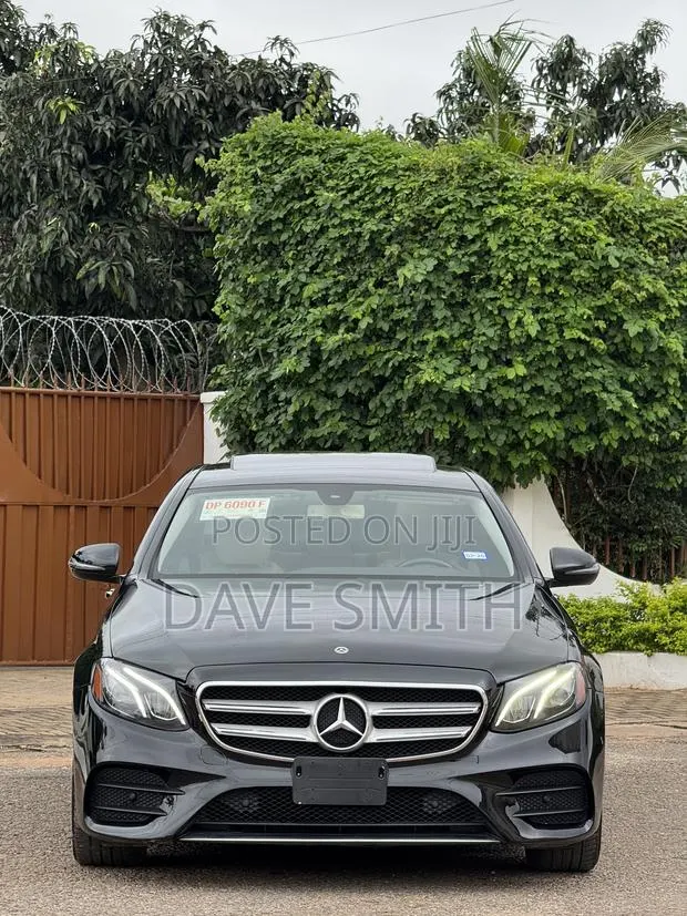 Mercedes-Benz E300 4Matic AWD Sedan (2.0L 4cyl 9A) 2017 Black · Photo 1