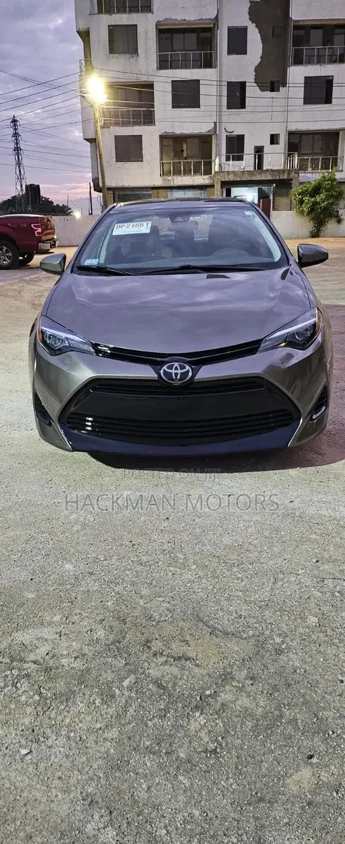 Toyota Corolla LE (1.8L 4cyl 2A) 2018 Brown · Photo 1