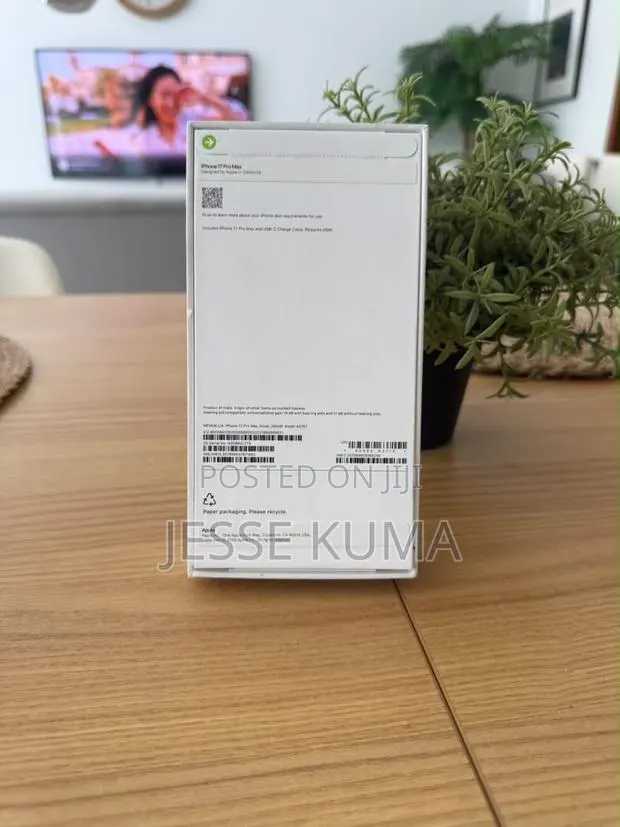 Apple iPhone 17 Pro Max 256 GB White · Photo 1