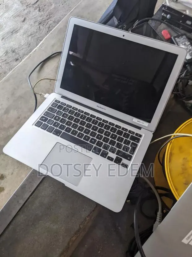 Laptop Apple MacBook 8GB Intel Core i5 SSD 256GB · Photo 1