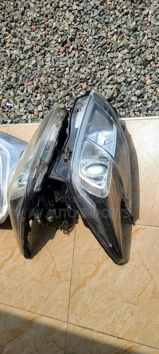 Prius G3 Headlights · Photo 1