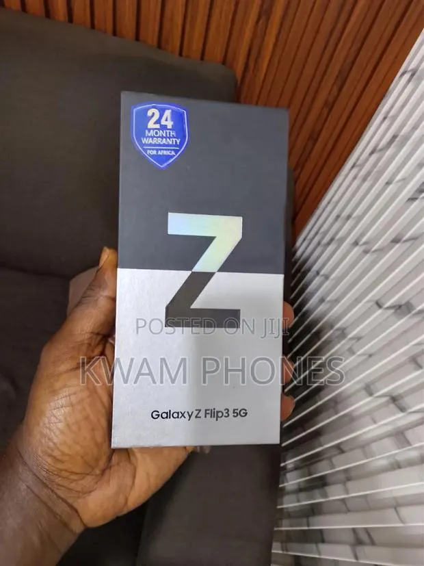 New Samsung Galaxy Z Flip 3 128 GB Black · Photo 1