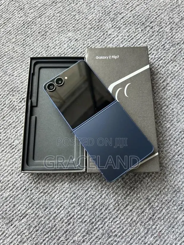 New Samsung Galaxy Z Flip7 512 GB Black · Photo 1