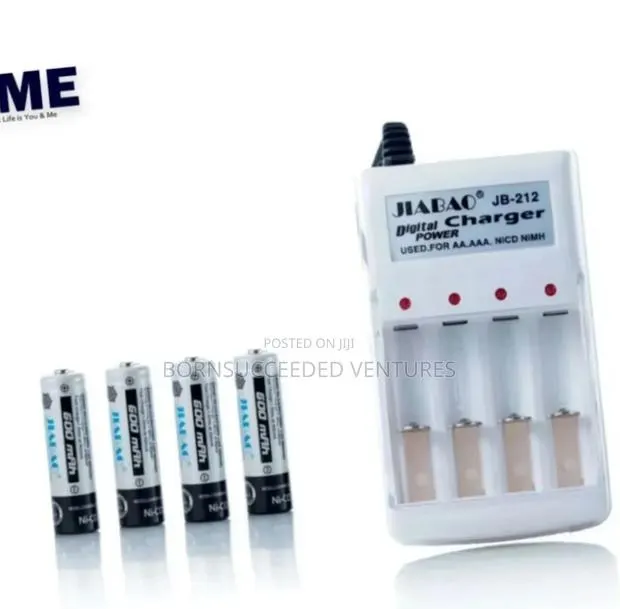 Original Universal Battery Charger With Free 4 Batteries · Photo 1