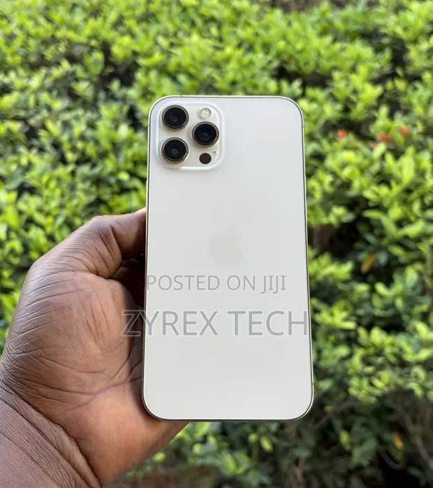 Apple iPhone 12 Pro Max 128 GB Gold · Photo 1