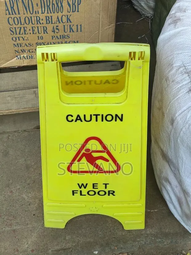 Caution Wet FLOOR · Photo 1