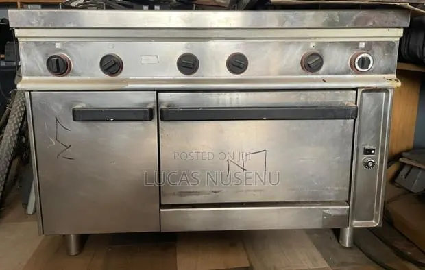 Commercial Stainless Steel Gas Range With Oven Storage · Photo 1