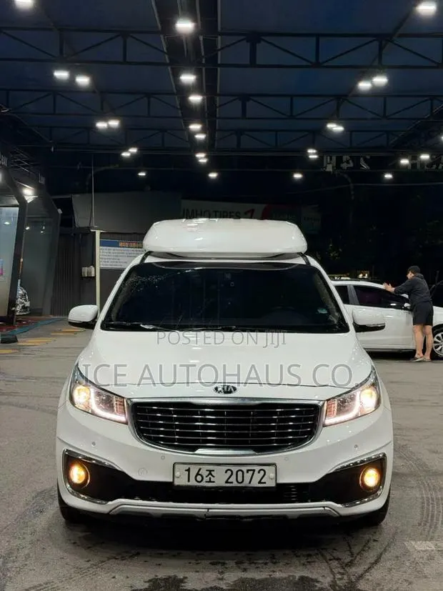 Kia Carnival 2014 White · Photo 1