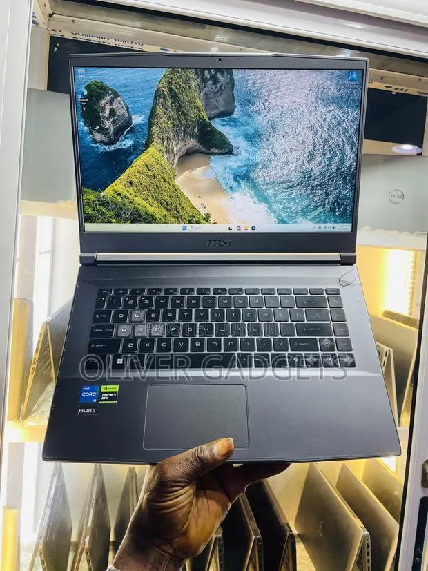 Laptop MSI GF65 Thin 10UE 16GB Intel Core i5 SSD 512GB · Photo 1