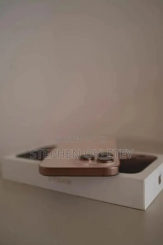 New Apple iPhone 16 Pro Max 256 GB Gold · Photo 1