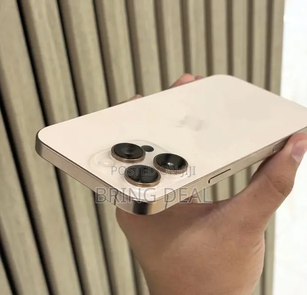 Apple iPhone 16 Pro Max 256 GB Gold · Photo 1