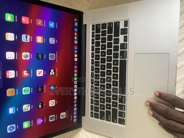 Laptop Apple MacBook 2015 16GB Intel Core i7 SSD 256GB · Photo 1