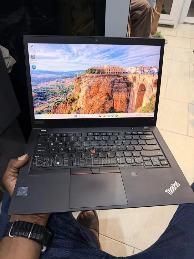 Laptop Lenovo ThinkPad T14 16GB Intel Core i7 SSD 512GB · Photo 1