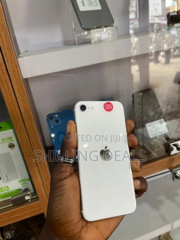 Apple iPhone SE (2022) 128 GB White · Photo 1