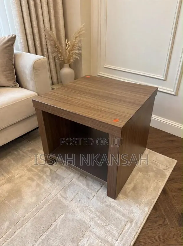 Wood Coffee Table · Photo 1