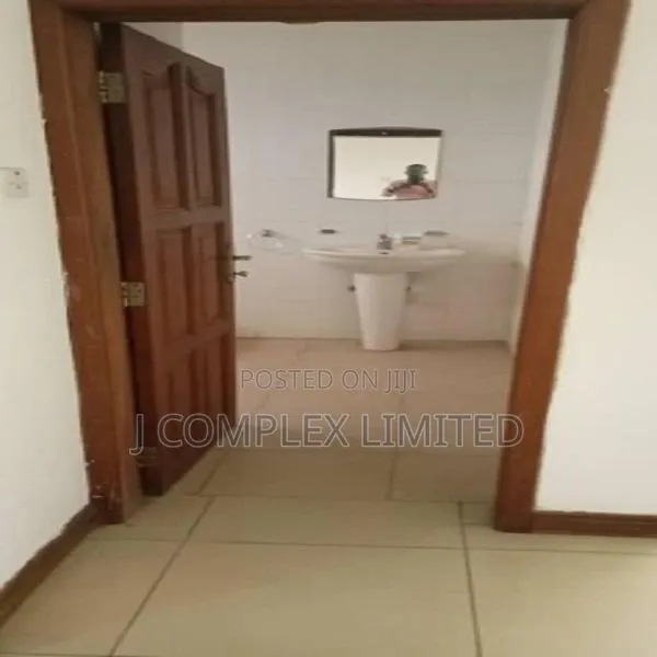 4bdrm House in Coffee Shop Area for rent · Photo 1