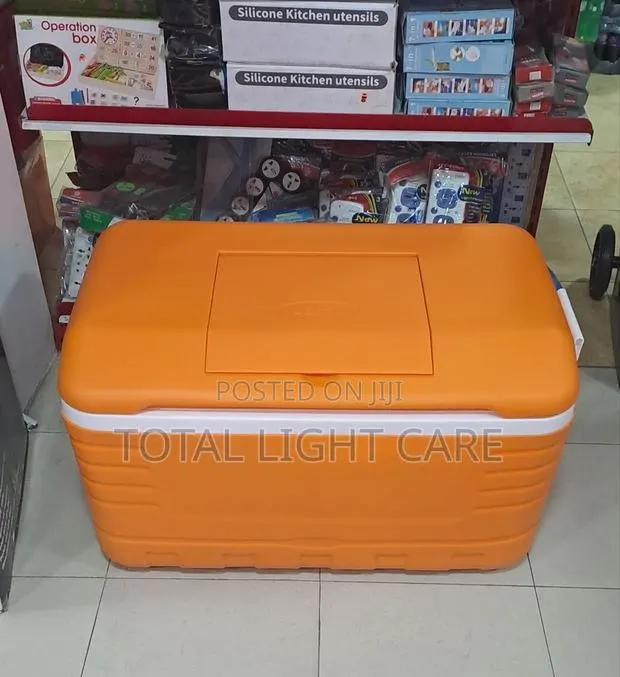 125 Liter Ice Chest · Photo 1