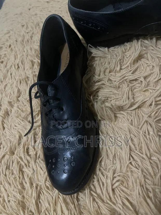 Black Leather Oxford Brogue Shoe · Photo 3