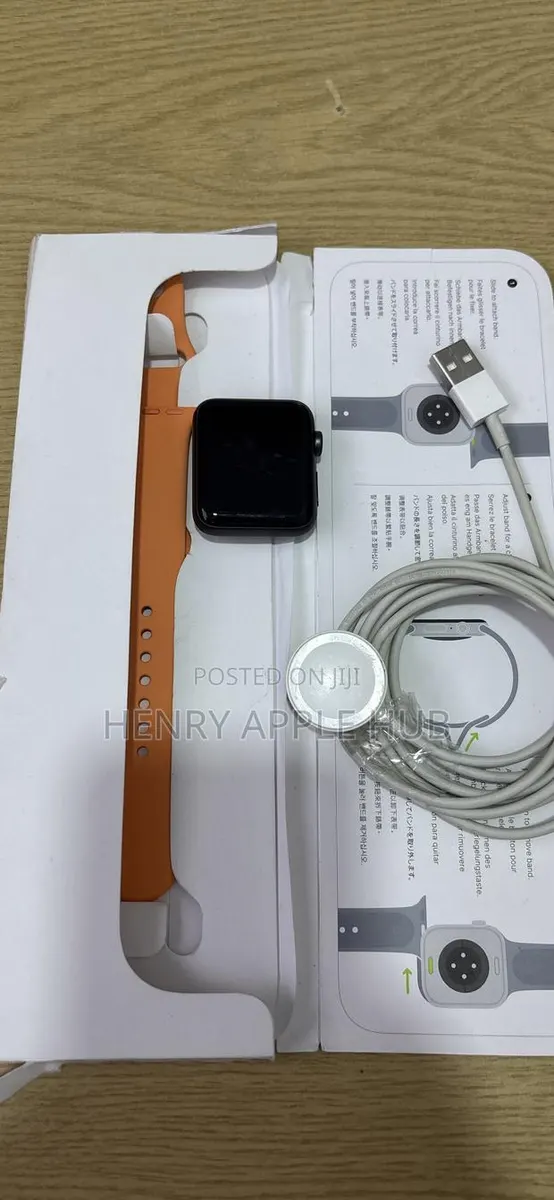 Apple Series Watch 3 42mm · Photo 1