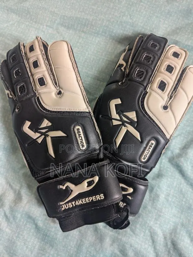 Professional Keepers Gloves · Photo 1