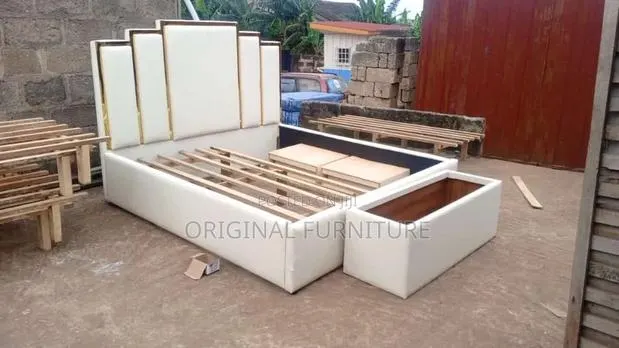 Queen Size Bed Frame Ottoman and Side Drawers · Photo 1