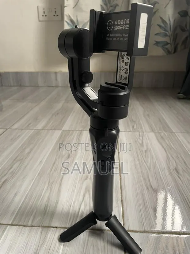 3-Axis Smartphone Gimbal Stabilizer – Good Condition · Photo 1