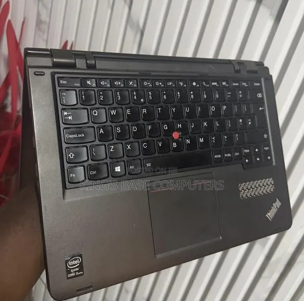 Laptop Lenovo Yoga 11e 4GB Intel Core i5 HDD 500GB · Photo 1