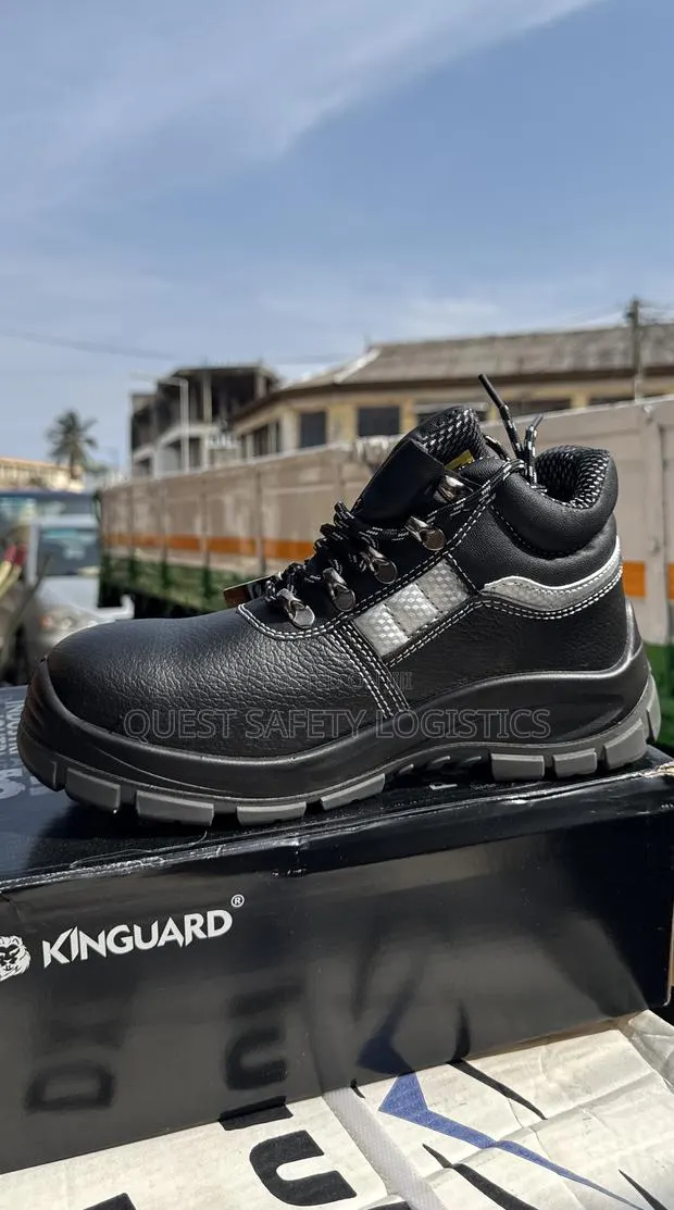 Rigger Safety Boot · Photo 1