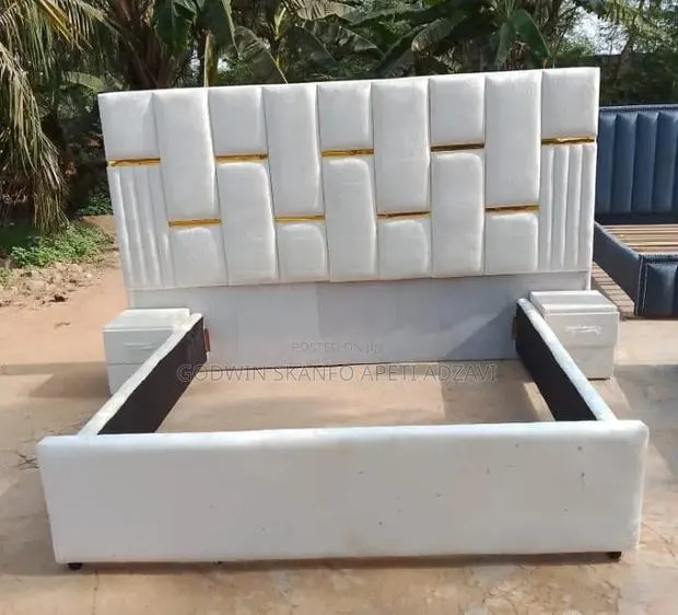 Queen Size Bed Frame and Drawer Available · Photo 1