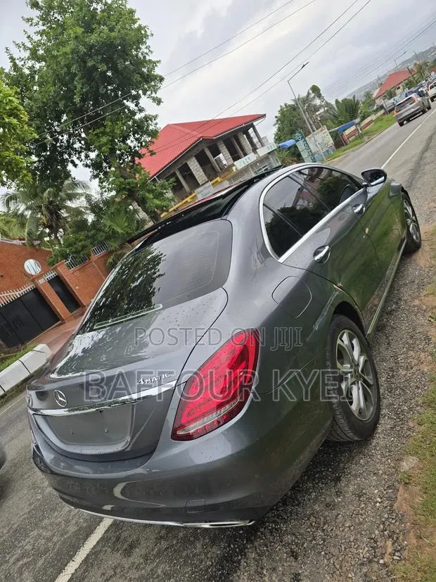 Mercedes-Benz C300 Base 4Matic Coupe AWD (2.0L 4cyl 7A) 2017 Gray · Photo 1