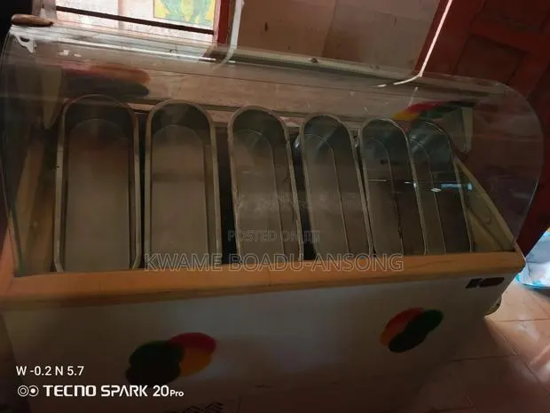 Ice Cream Display Freezer · Photo 1